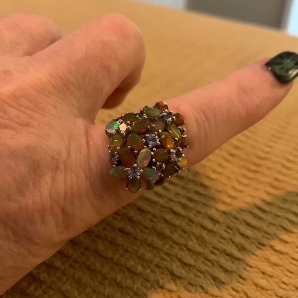Beautiful Opal Ring. Size 9 - Picture 3 of 12